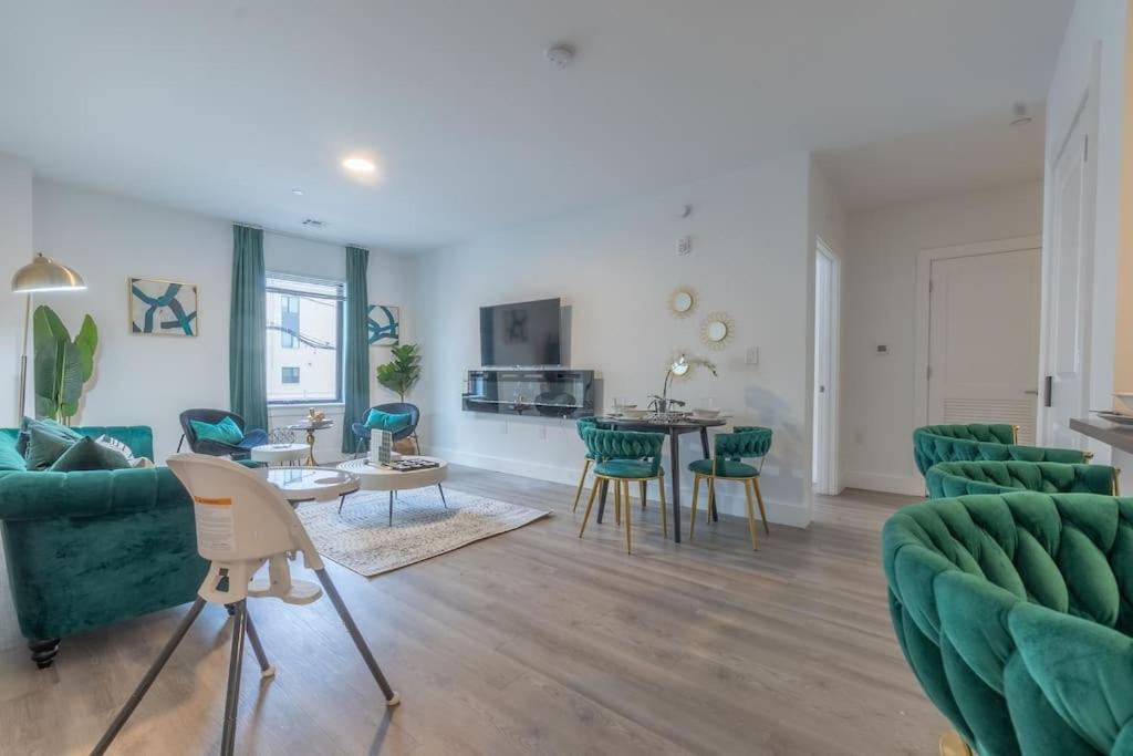 2 Bedroom 2 Bath Suite, Near American Dream And The Airport, Free Parking, King Bed And 2 Queen Beds, Washer And Dryer Orange Exteriör bild