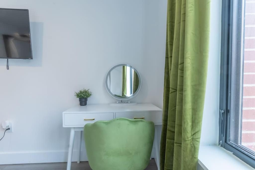 2 Bedroom 2 Bath Suite, Near American Dream And The Airport, Free Parking, King Bed And 2 Queen Beds, Washer And Dryer Orange Exteriör bild