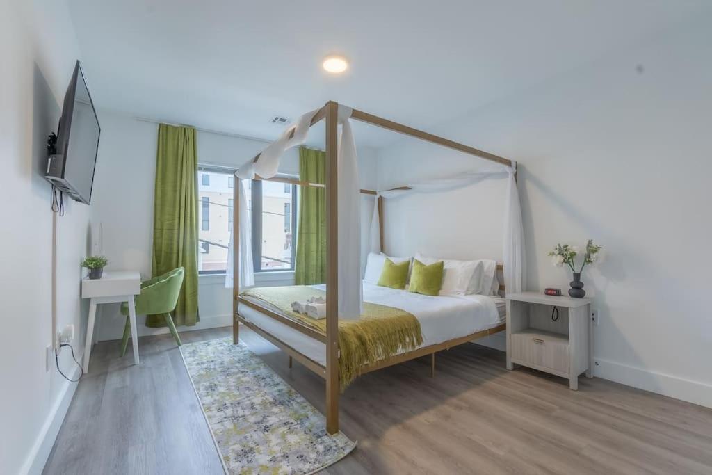 2 Bedroom 2 Bath Suite, Near American Dream And The Airport, Free Parking, King Bed And 2 Queen Beds, Washer And Dryer Orange Exteriör bild
