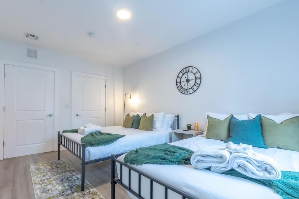 2 Bedroom 2 Bath Suite, Near American Dream And The Airport, Free Parking, King Bed And 2 Queen Beds, Washer And Dryer Orange Exteriör bild