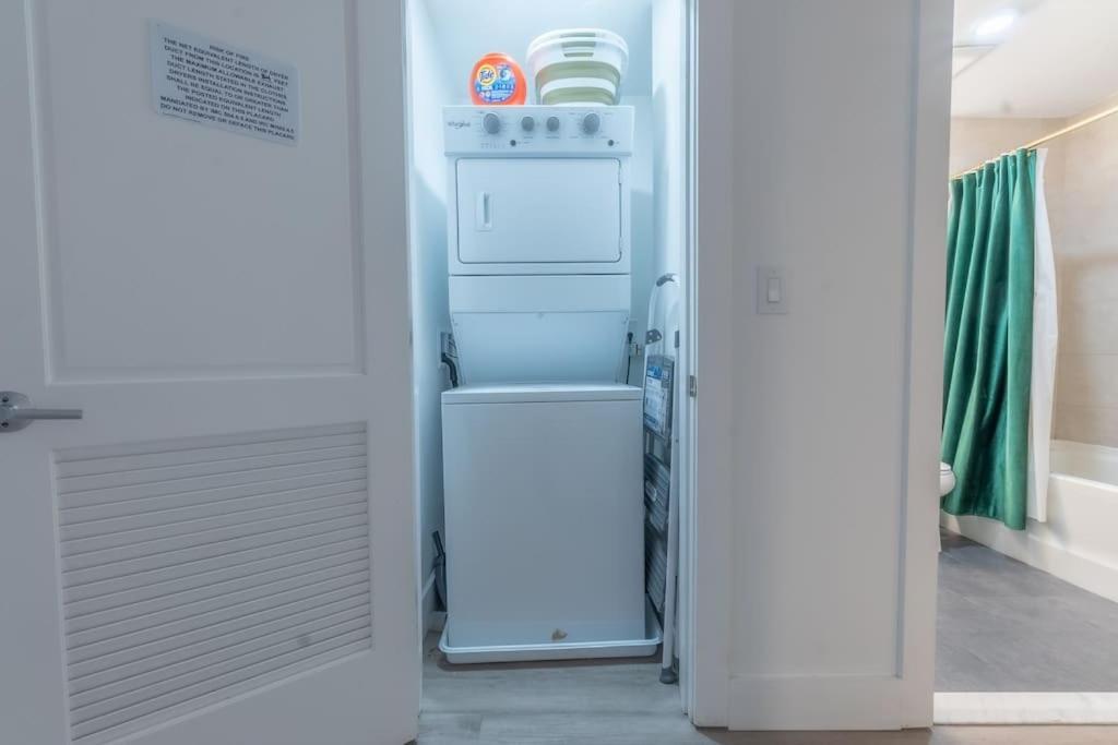 2 Bedroom 2 Bath Suite, Near American Dream And The Airport, Free Parking, King Bed And 2 Queen Beds, Washer And Dryer Orange Exteriör bild