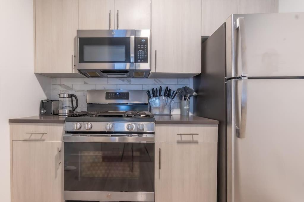 2 Bedroom 2 Bath Suite, Near American Dream And The Airport, Free Parking, King Bed And 2 Queen Beds, Washer And Dryer Orange Exteriör bild