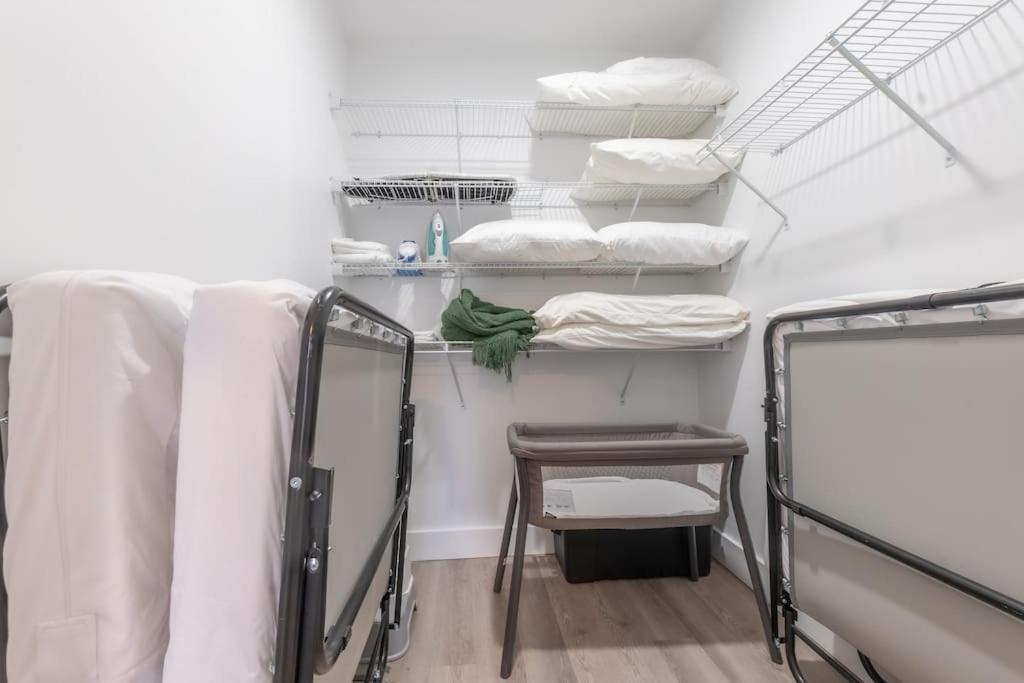 2 Bedroom 2 Bath Suite, Near American Dream And The Airport, Free Parking, King Bed And 2 Queen Beds, Washer And Dryer Orange Exteriör bild