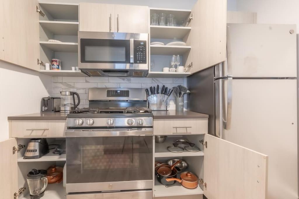 2 Bedroom 2 Bath Suite, Near American Dream And The Airport, Free Parking, King Bed And 2 Queen Beds, Washer And Dryer Orange Exteriör bild