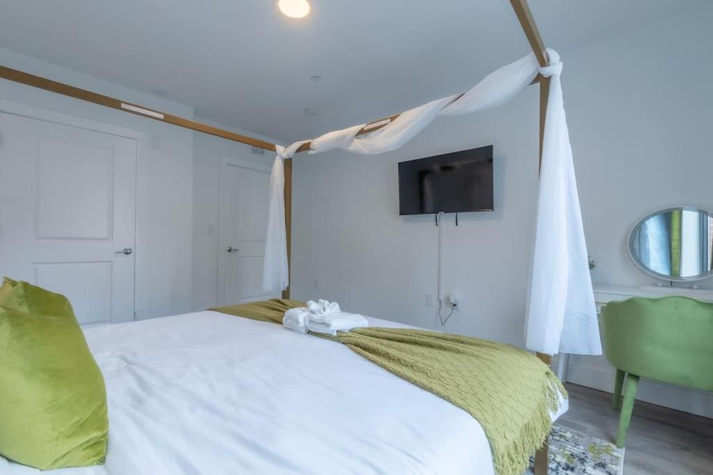 2 Bedroom 2 Bath Suite, Near American Dream And The Airport, Free Parking, King Bed And 2 Queen Beds, Washer And Dryer Orange Exteriör bild