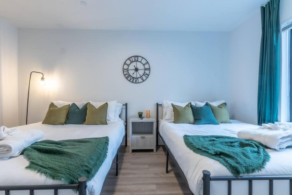 2 Bedroom 2 Bath Suite, Near American Dream And The Airport, Free Parking, King Bed And 2 Queen Beds, Washer And Dryer Orange Exteriör bild